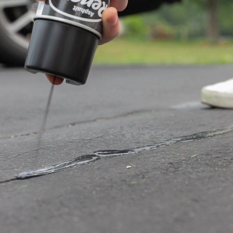 Seymour Asphalt Renew Crack Sealer Spray—Jet Black (17 oz)